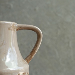 北欧の雰囲気漂う、味わい深いフラワーベース