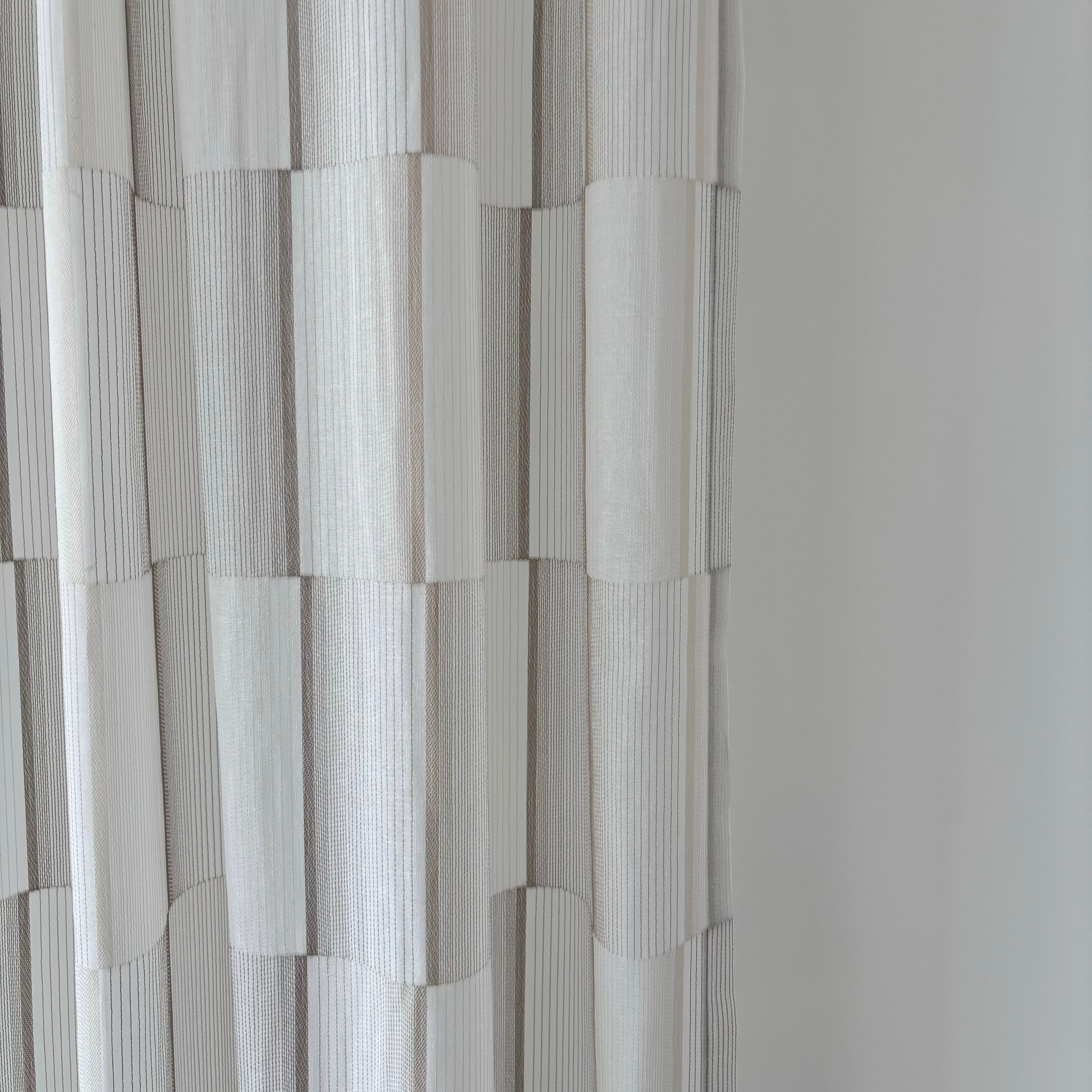 森の木／レースカーテン／1.5倍ヒダ／両開き（2枚1組） | Airpuric