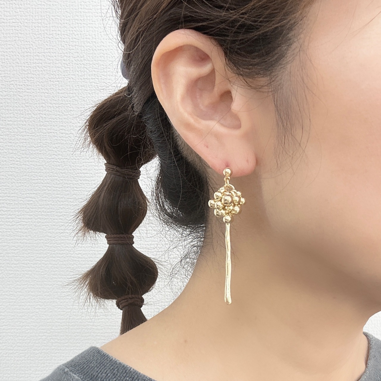 つぶつぶスティックピアス ニッケルフリーポスト 低アレルギー 耳元でゆらゆら揺れる bittersweet