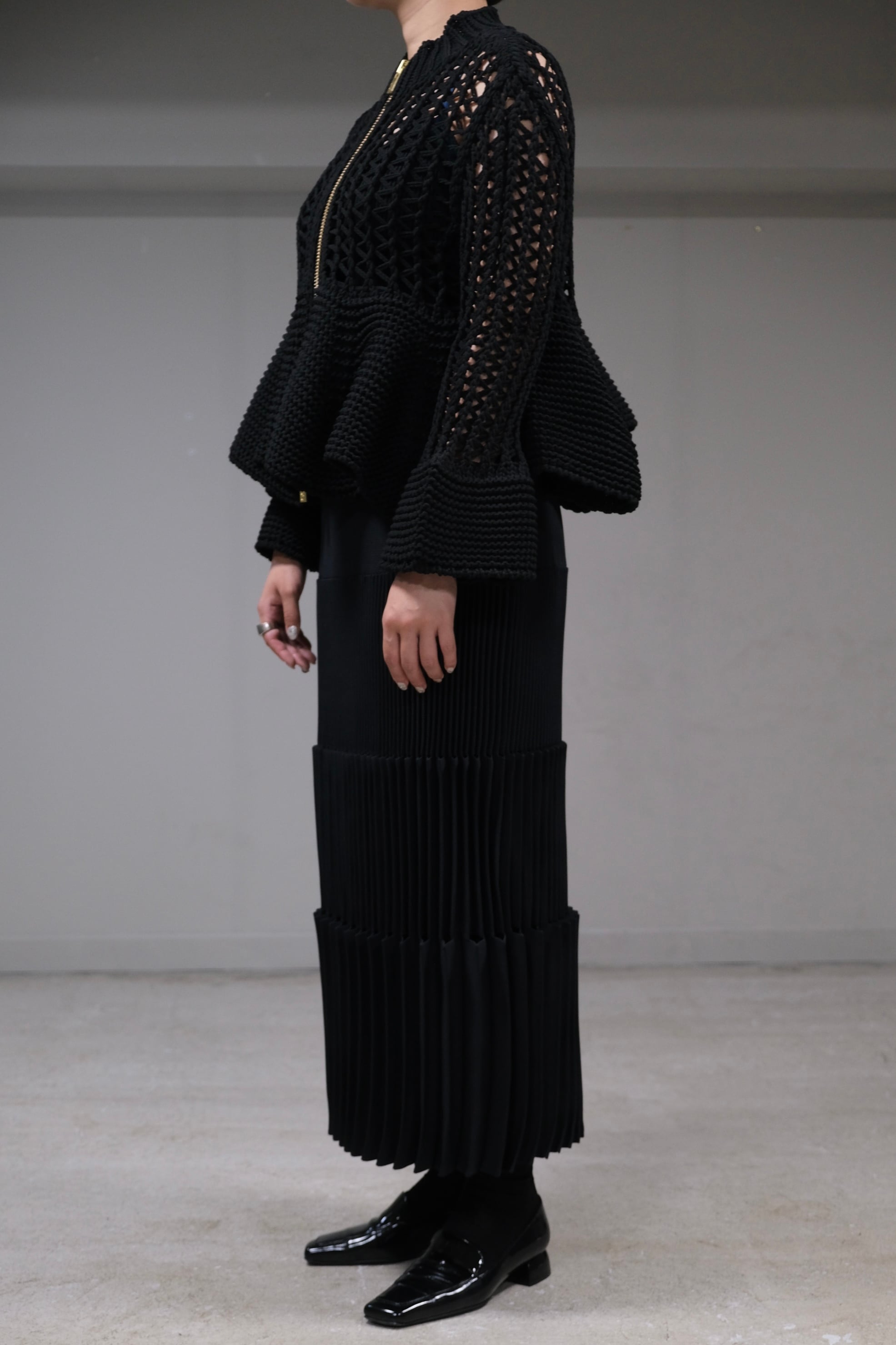 CFCL】POTTERY LOW GAUGE GLITTER ZIP CARDIGAN -black- | loop