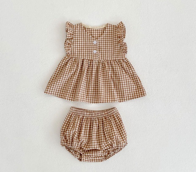ギンガムチェックのフリルワンピース&ブルマ