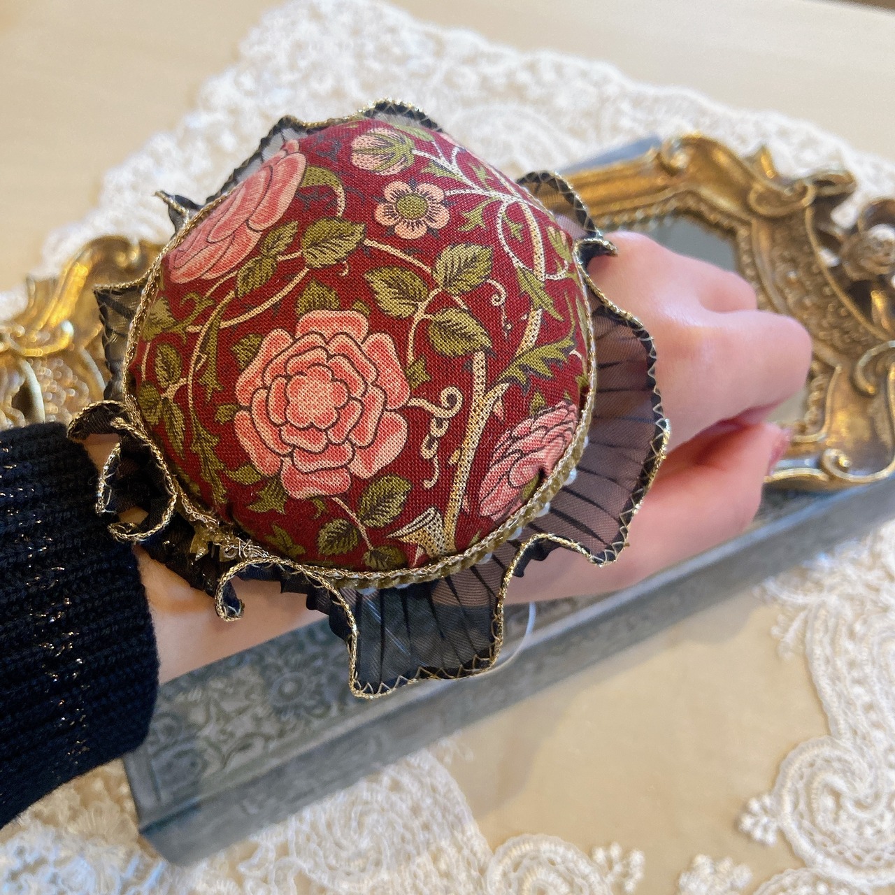 ［William Morris］アームピンクッション　ローズ