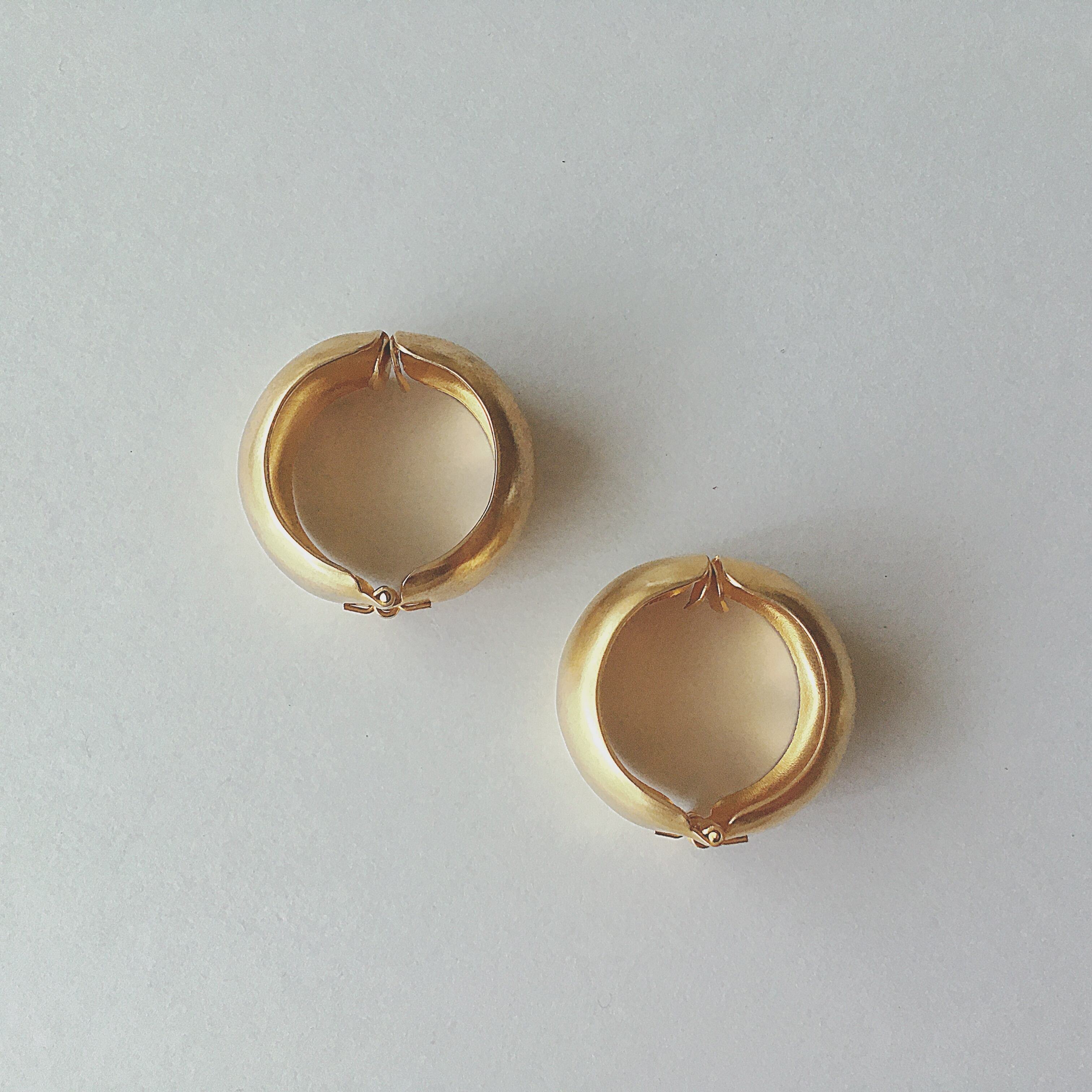 Vintage gold tone hoop earrings ヴィンテージ ゴールドトーン フープ