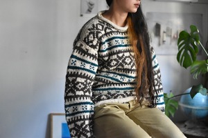 "Ecuador design knit" made in Ecuador