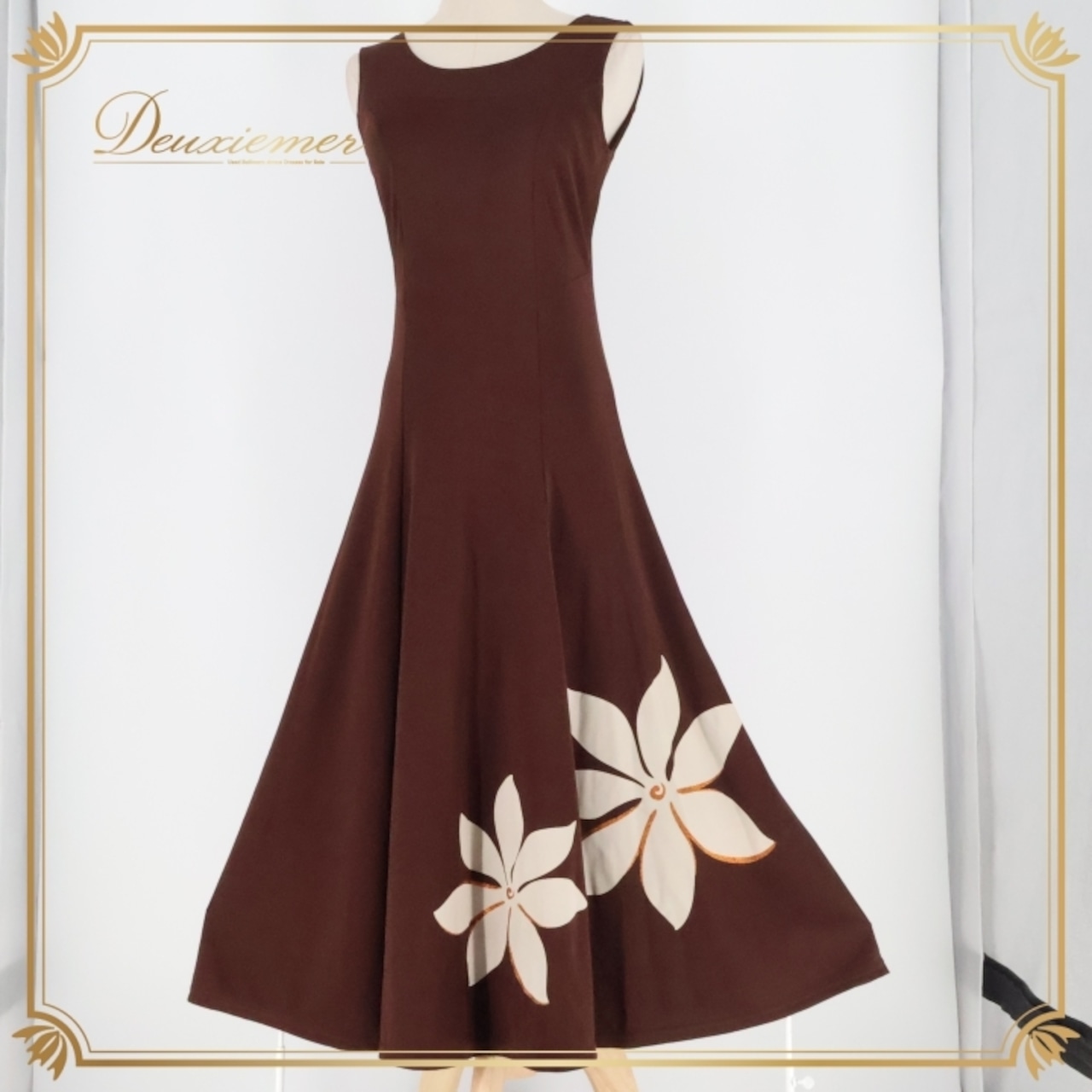 フラダンス 衣装 ワンピース ドレス プリマブティック ブラウン系 prima boutique ティアレ柄 ノースリーブ ラメ シンプル かわいい 華やか 鮮やか 明るい 茶 白 金 ハワイアン アロハ ハワイアンプリント フラ ダンス レッスン 練習