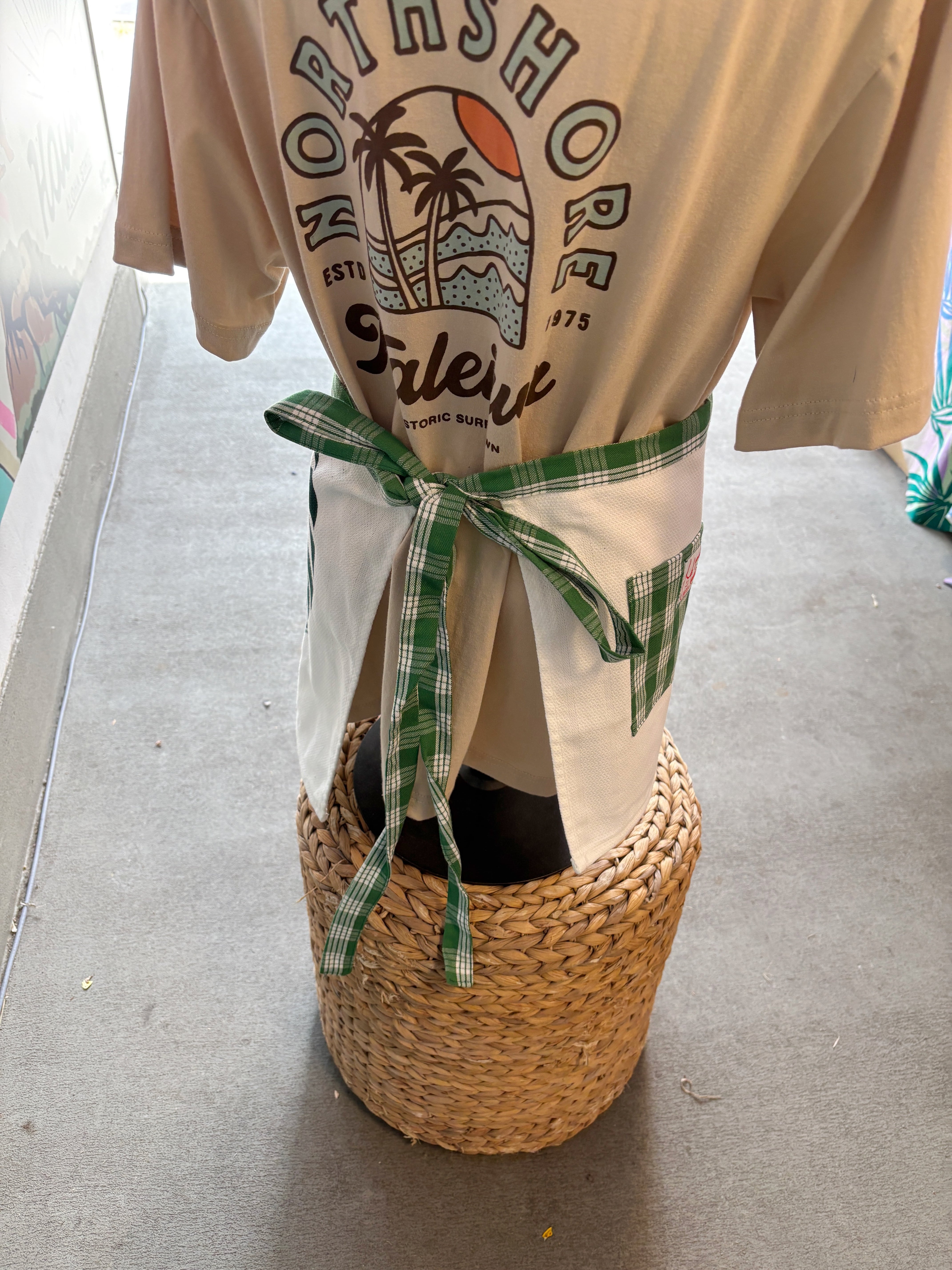 ハワイ限定商品を安心の国内配送で！【アロハエプロンズ/ Aloha aprons