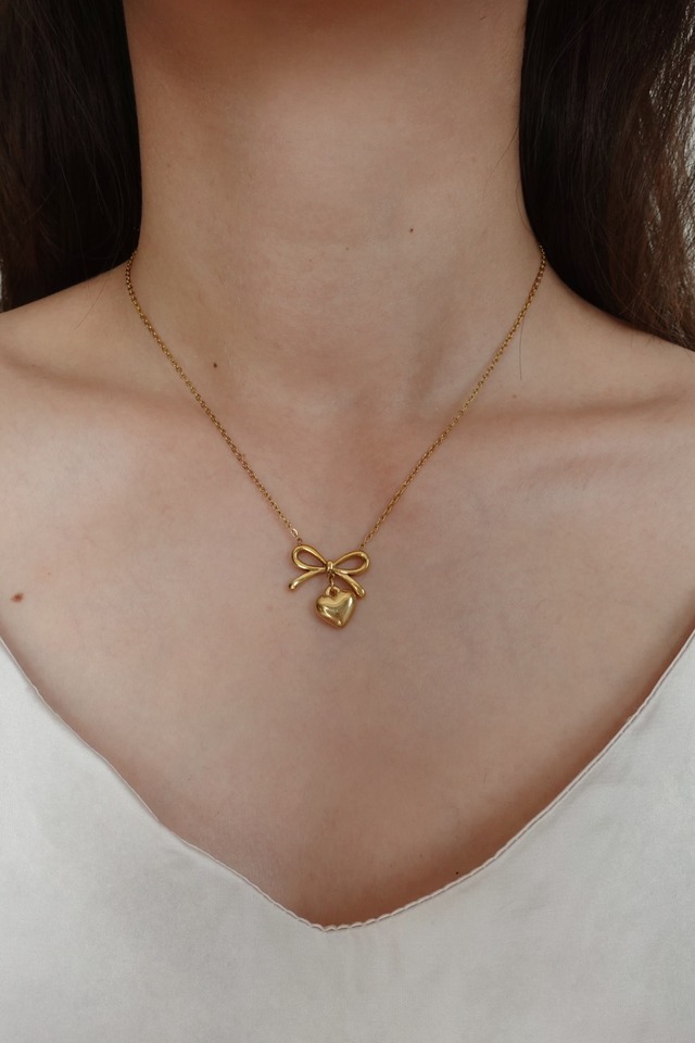 heart ribbon sway necklace
