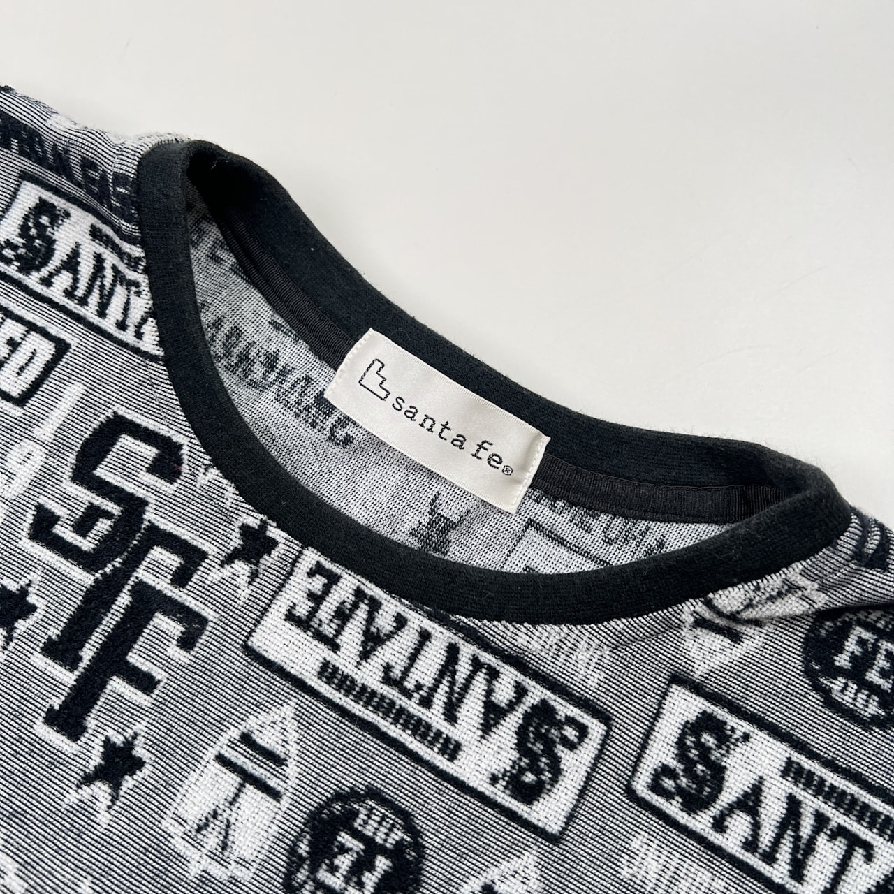 Santa Fe サンタフェ 英字 立体 総柄 半袖Tシャツ サイズ 48 /メンズ/グレー系×ブラック/日本製