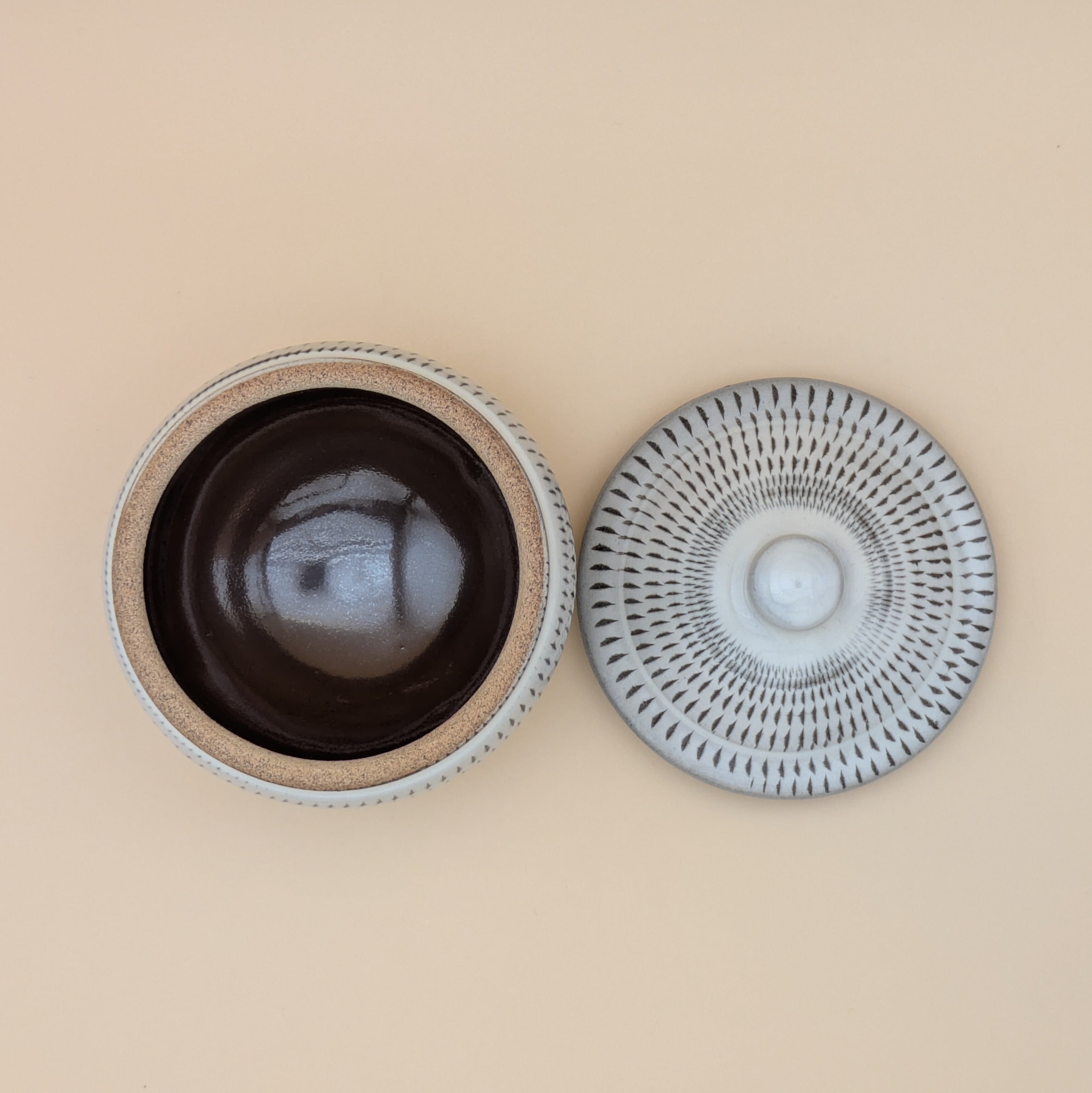 小石原焼 陶器 蓋付き壺 インテリア 壺 飛び鉋 刷毛目 小鹿田焼 豆壺