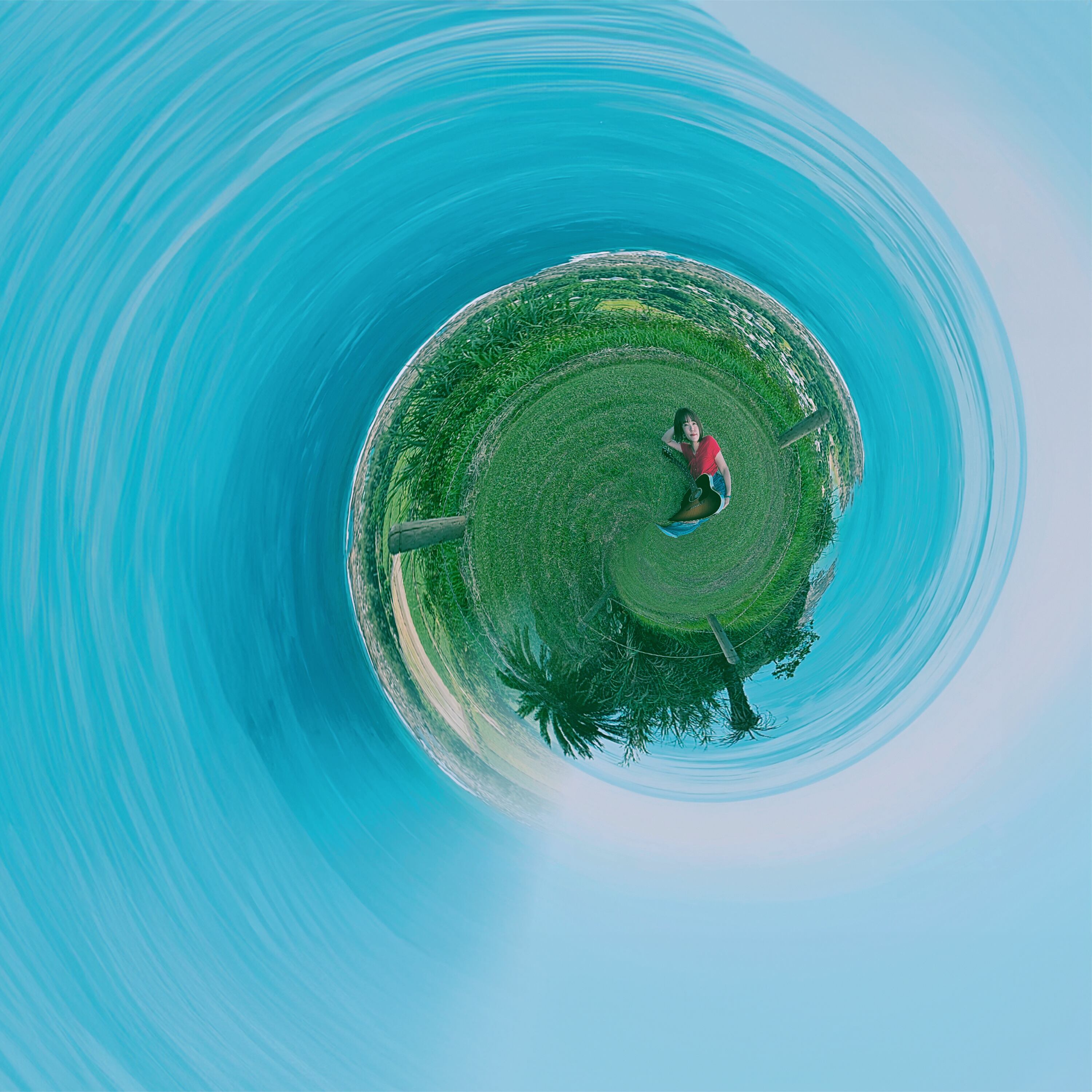 池に落ちる花びらの青のれん 竹内 藍「ひらけ花」 | 大久音盤社