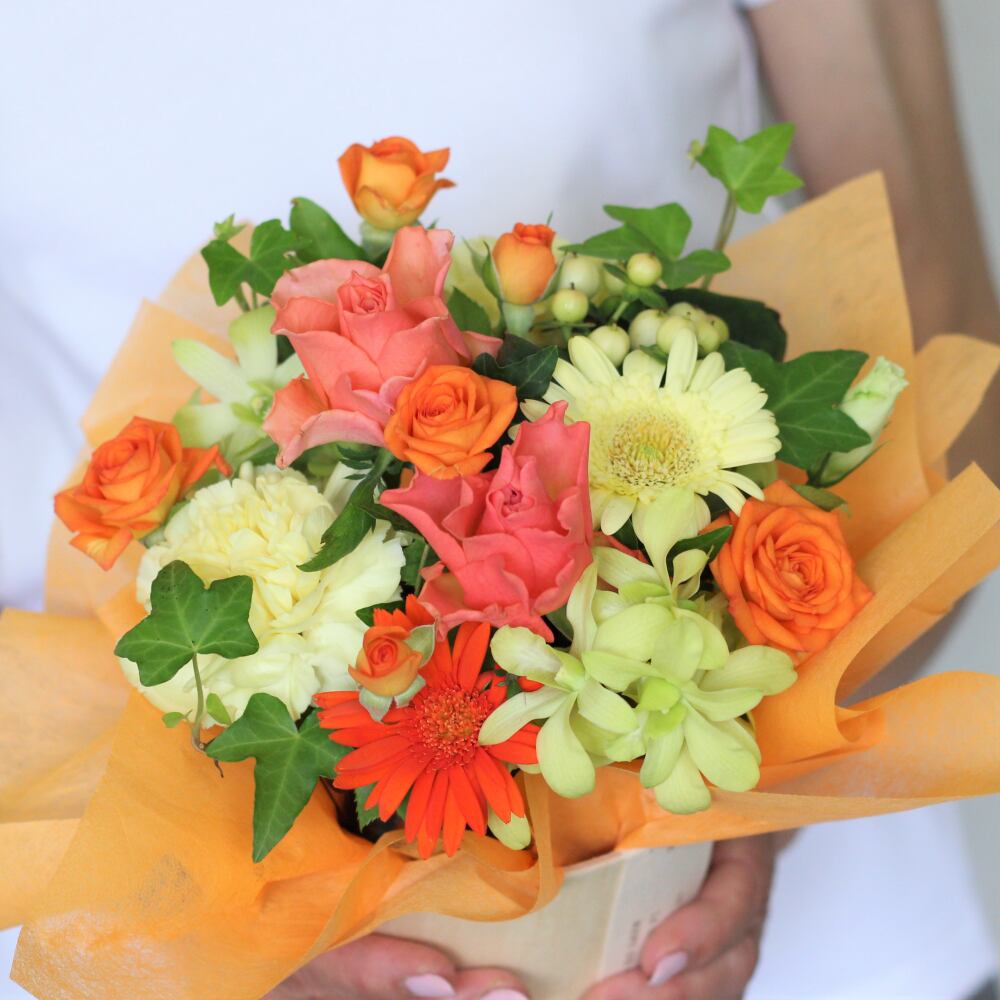 フラワーアレンジメント オレンジ 黄色系 豊中の花屋 センスがいいおしゃれで高品質なお花 はフラワーギフトsosh ソッシュ オンラインサイト ネット通販