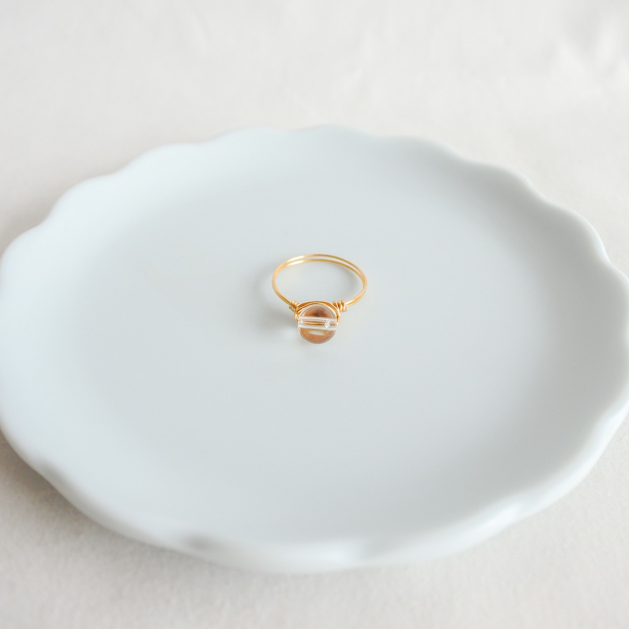 水晶　こつぶ　ゴールドの指輪
