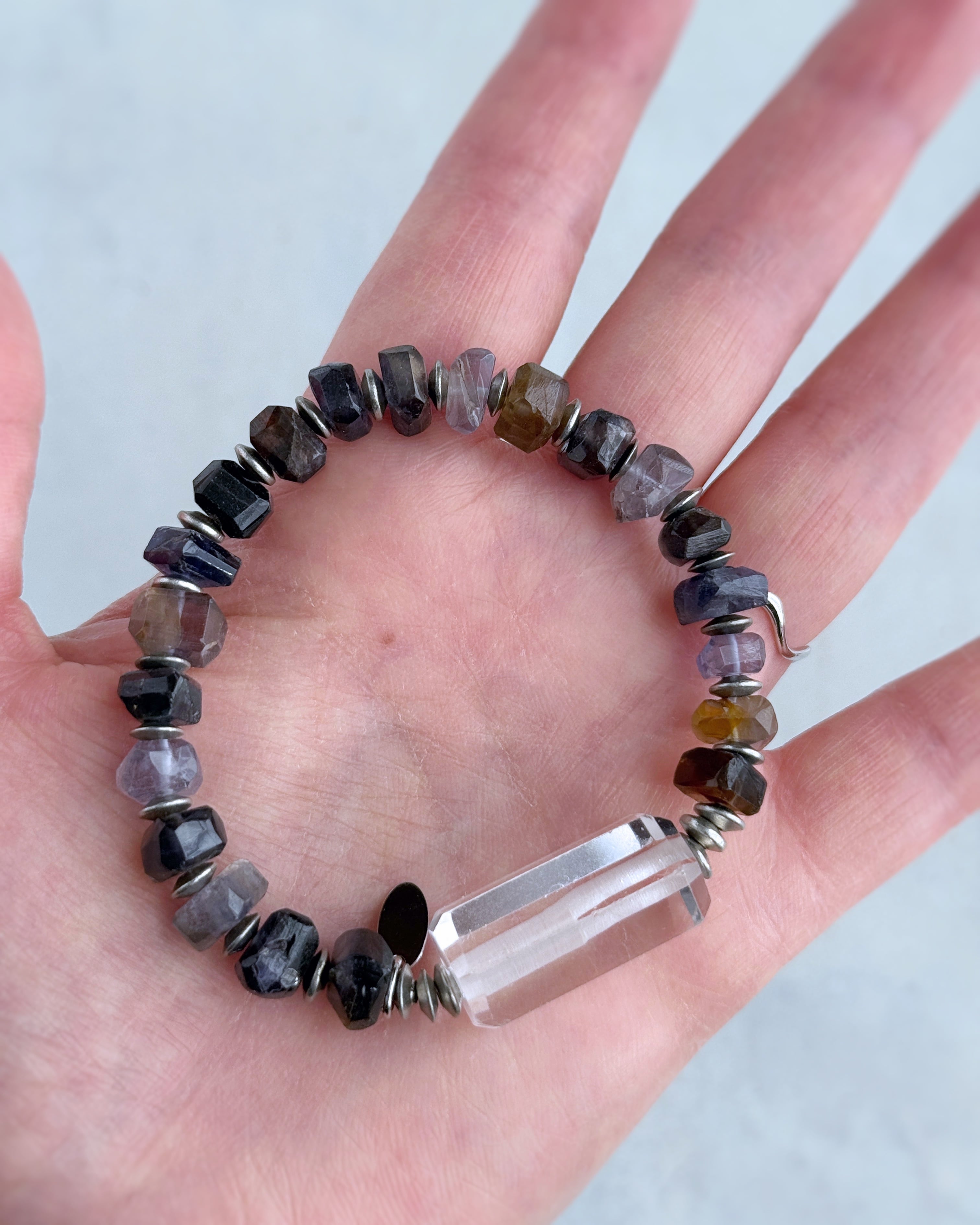 bicolor bracelet(アイオライト×クォーツ)