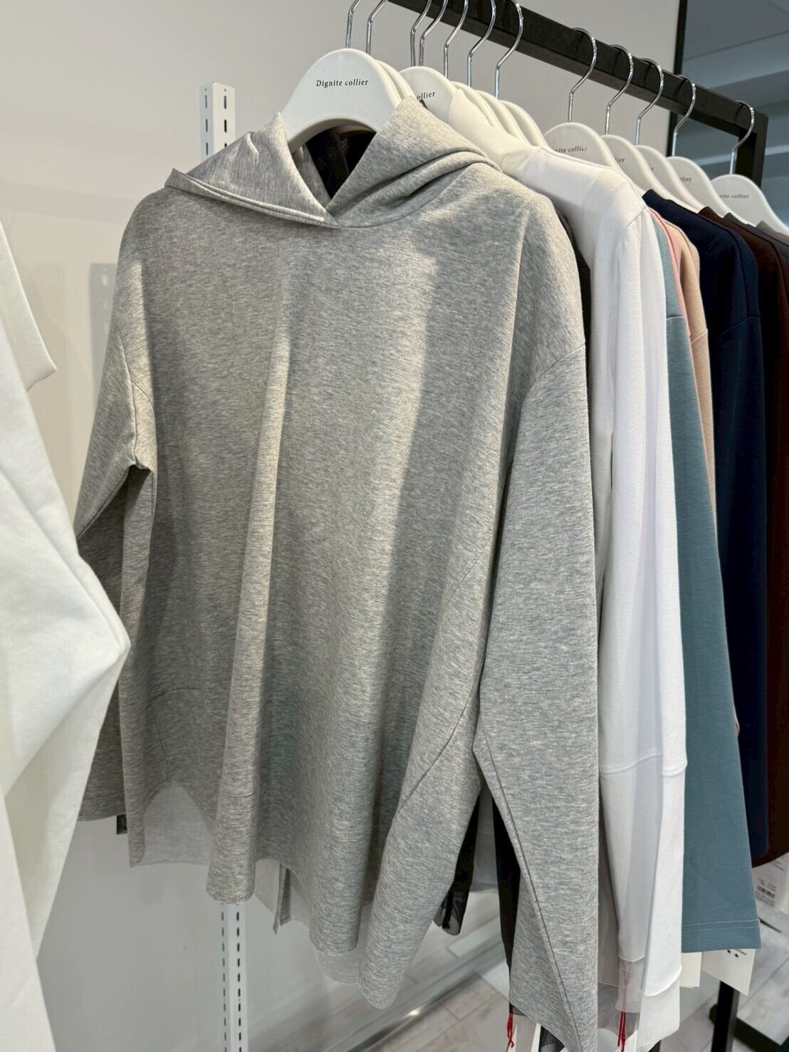 Dignite Collier 80990211　裾切替パーカー