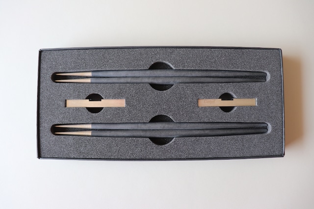 クチポール（Cutipol） GOA/ゴアブラック　箸+箸置きペア　ギフト箱入りセット　