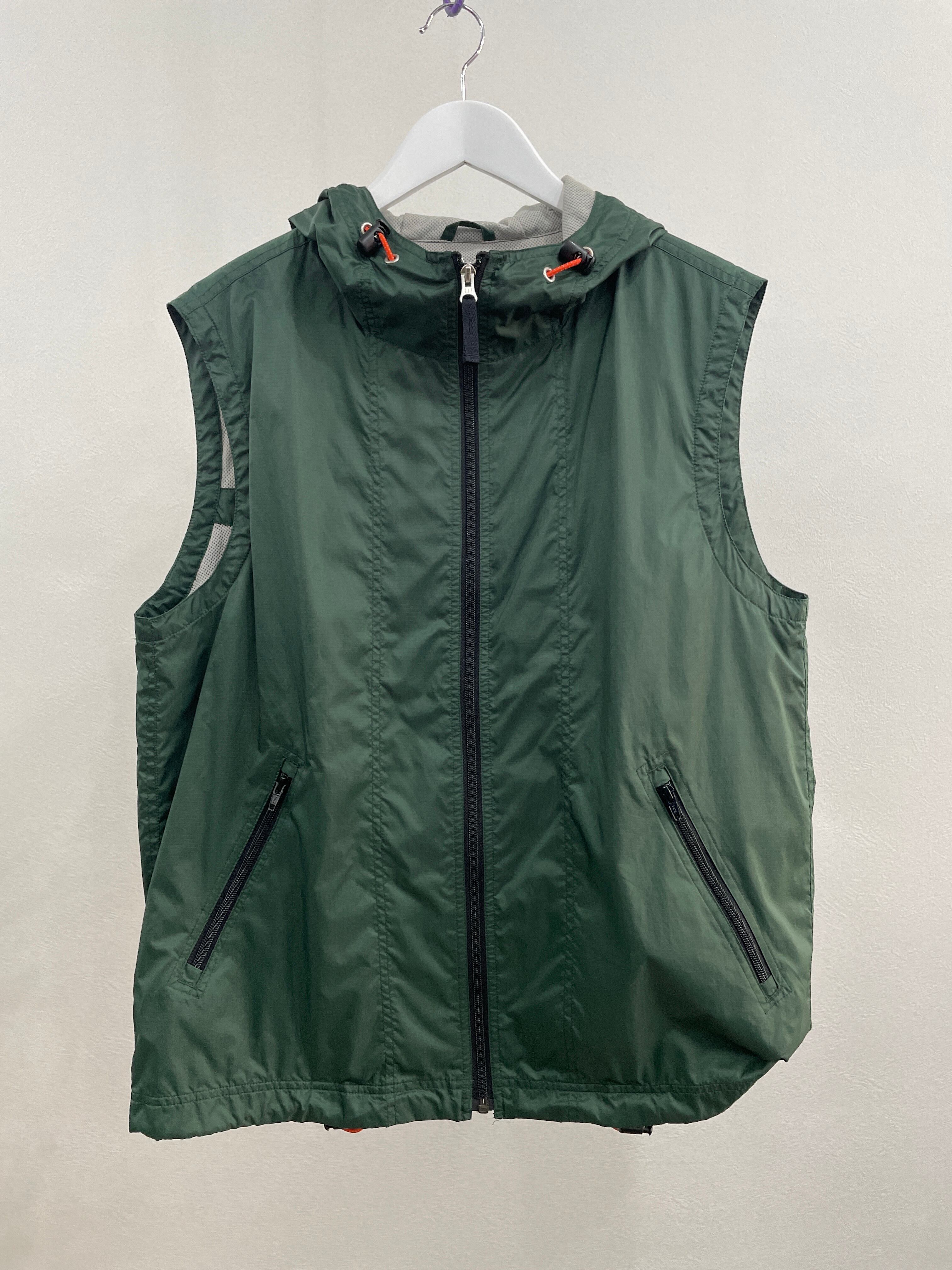 GAP nylon vest