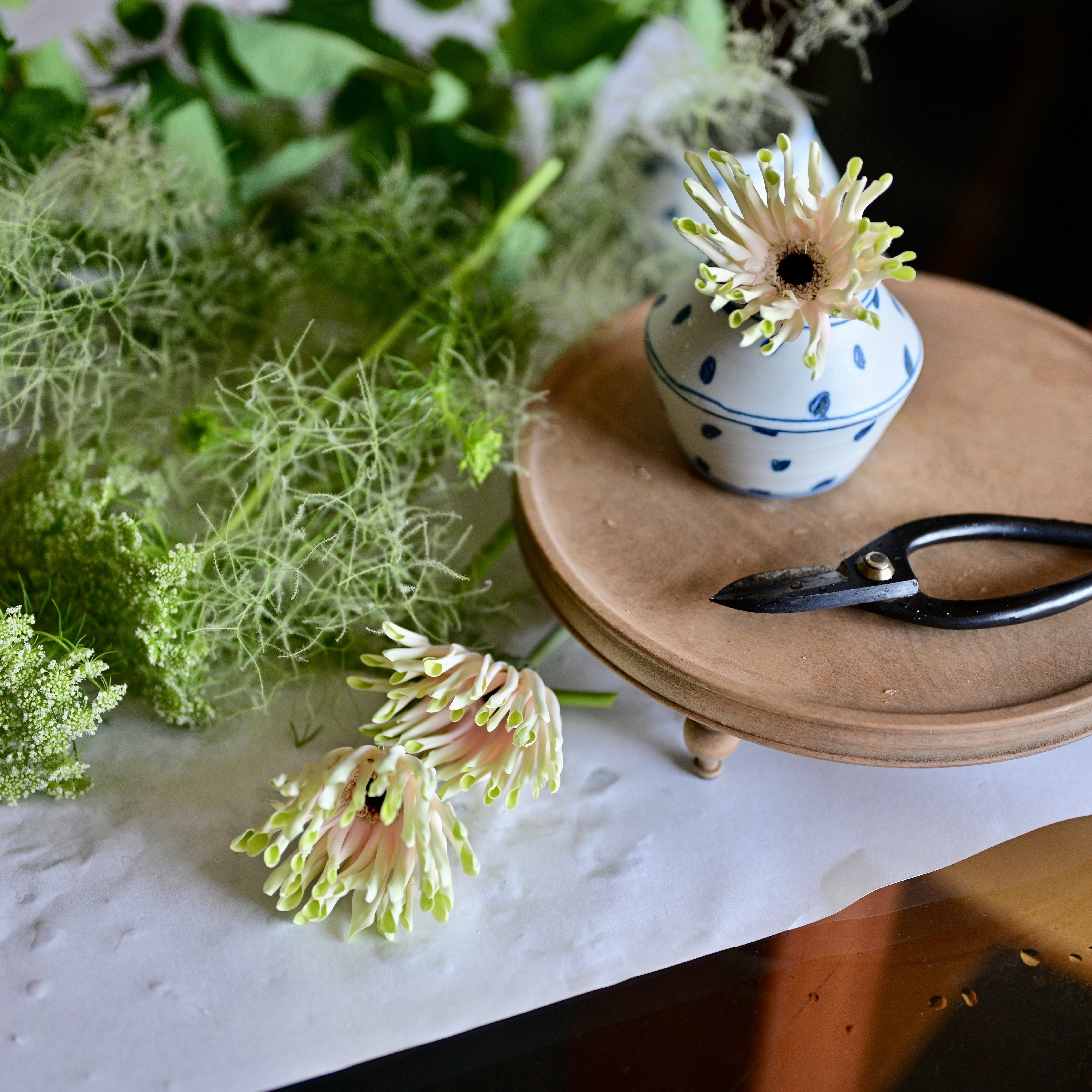 村田菜穂美作 染付花入 / Nahomi Murata Sometsuke Flower Vase