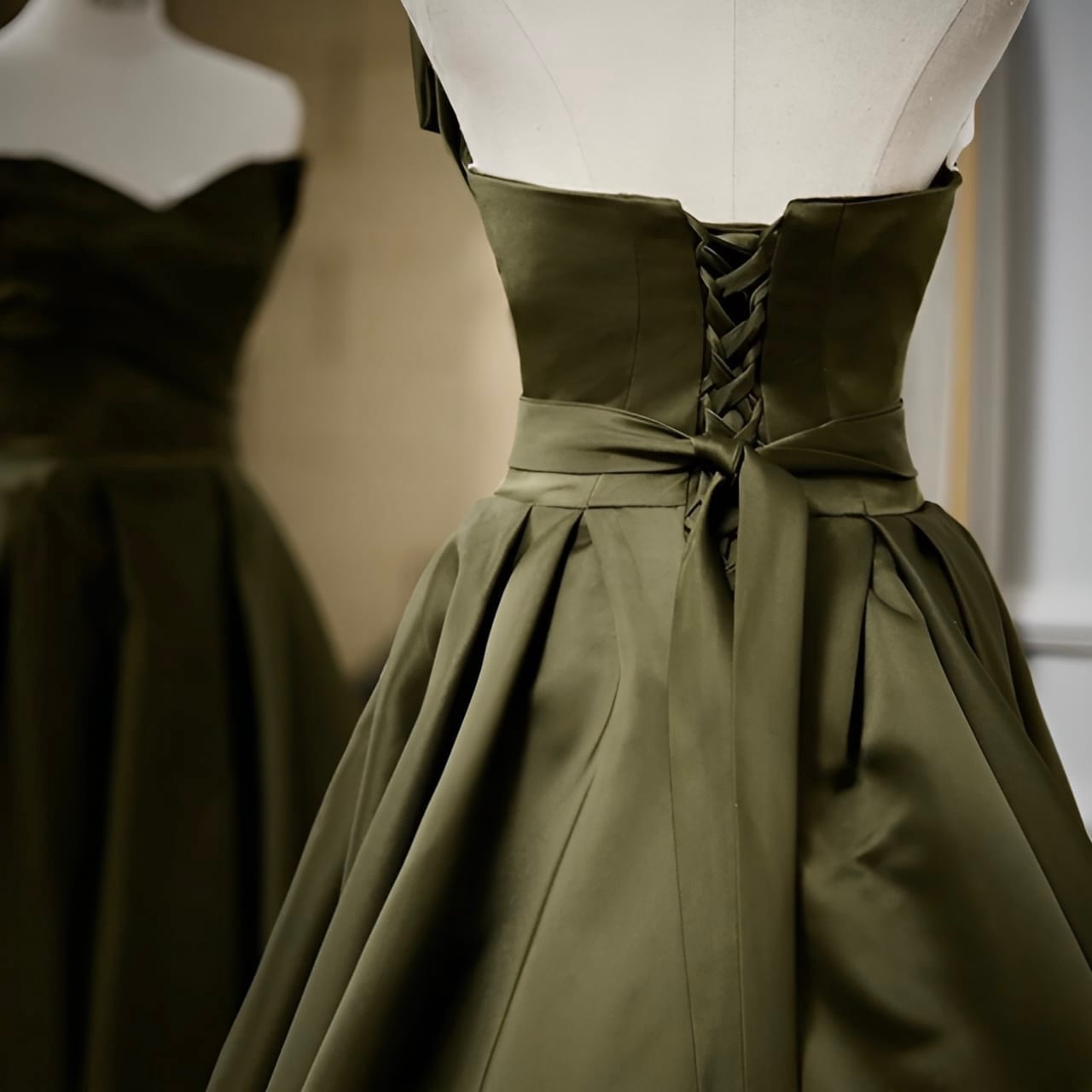 Vカット ダークグリーンドレスDR 1312 | ステージドレス MUSE BLESS