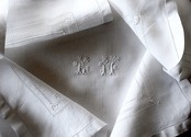 フランス リネン 80c 白の庭園と白薔薇的モノグラムのある刺繍クロス アンティーク