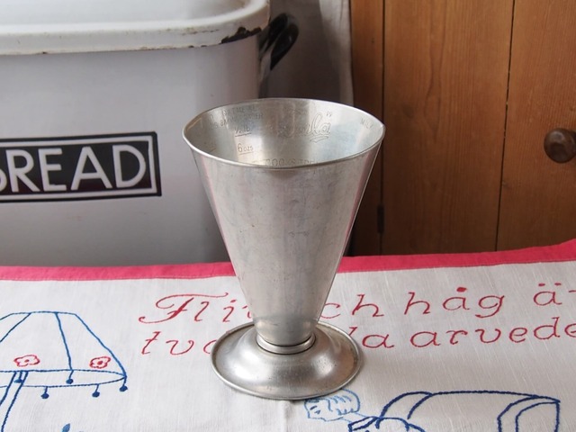 イギリスアンティーク　メジャーカップ　TALA