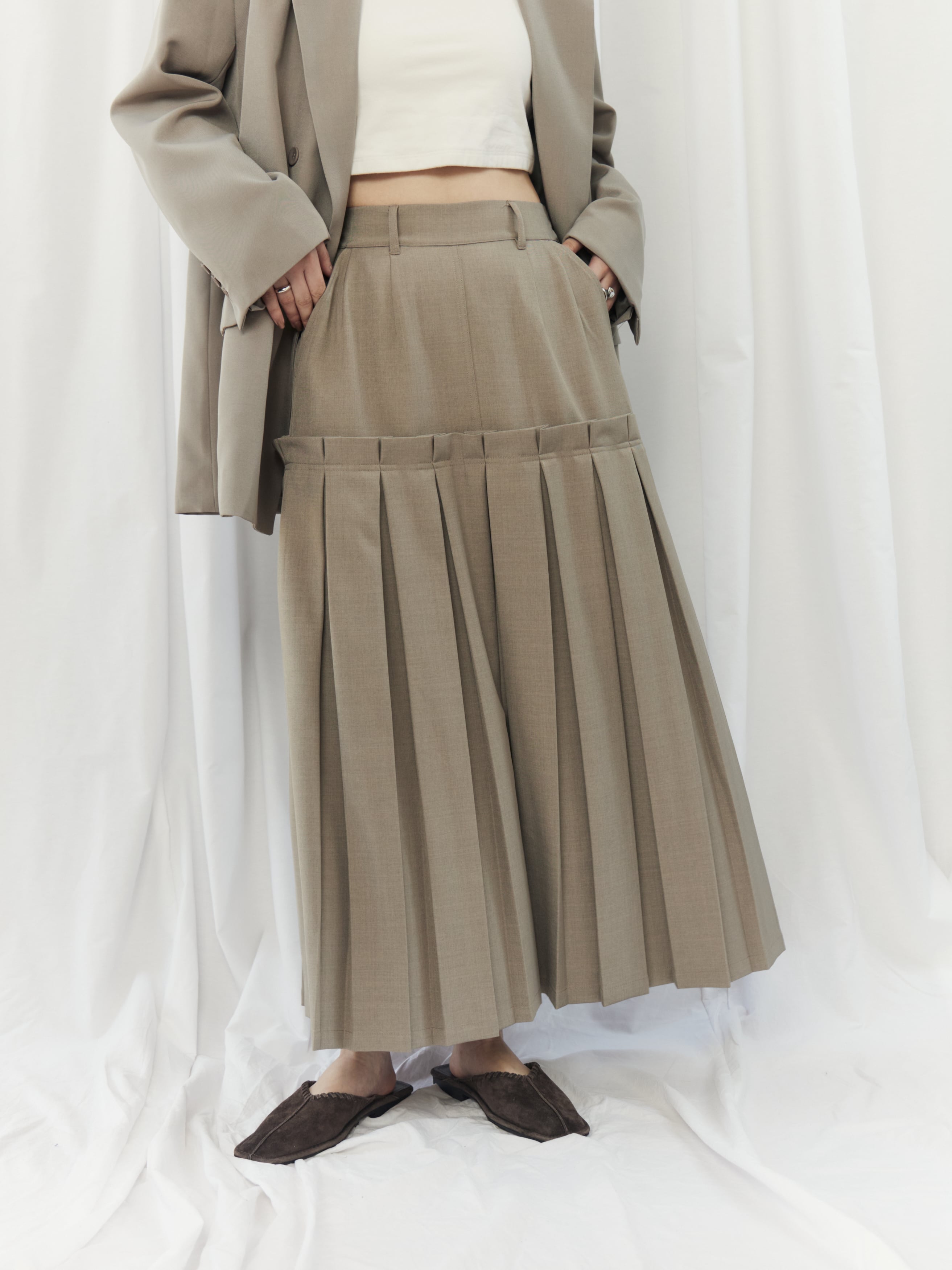 極美品✨PLEATS PLEASE Xサイズ プリーツ　ベージュ　ロングスカート BOX PLEATS SKIRT（ﾎﾞｯｸｽﾌﾟﾘｰﾂｽｶｰﾄ）【7543107】 | CIEL'AIR