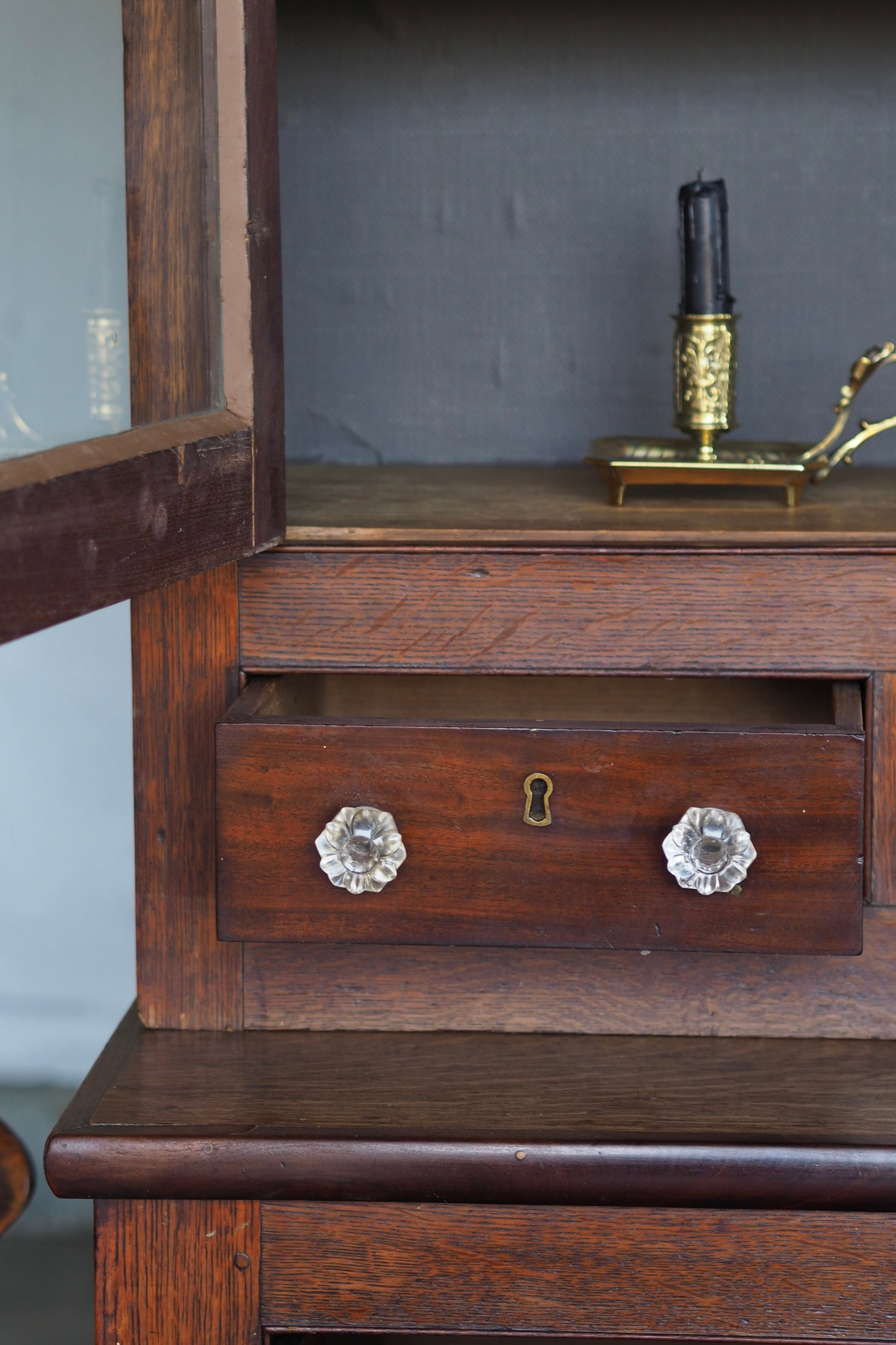 マホガニーガラスカップボード-antique mahogany cupboard