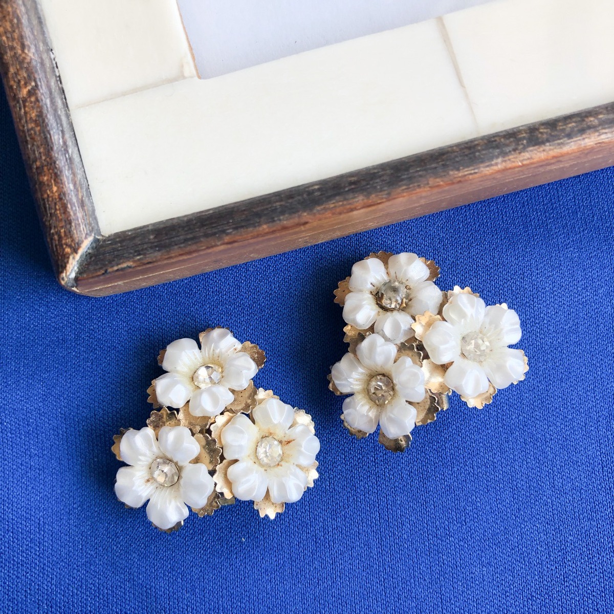 white flower earring[e-1807] ヴィンテージイヤリング | LEO VINTAGE レオヴィンテージ