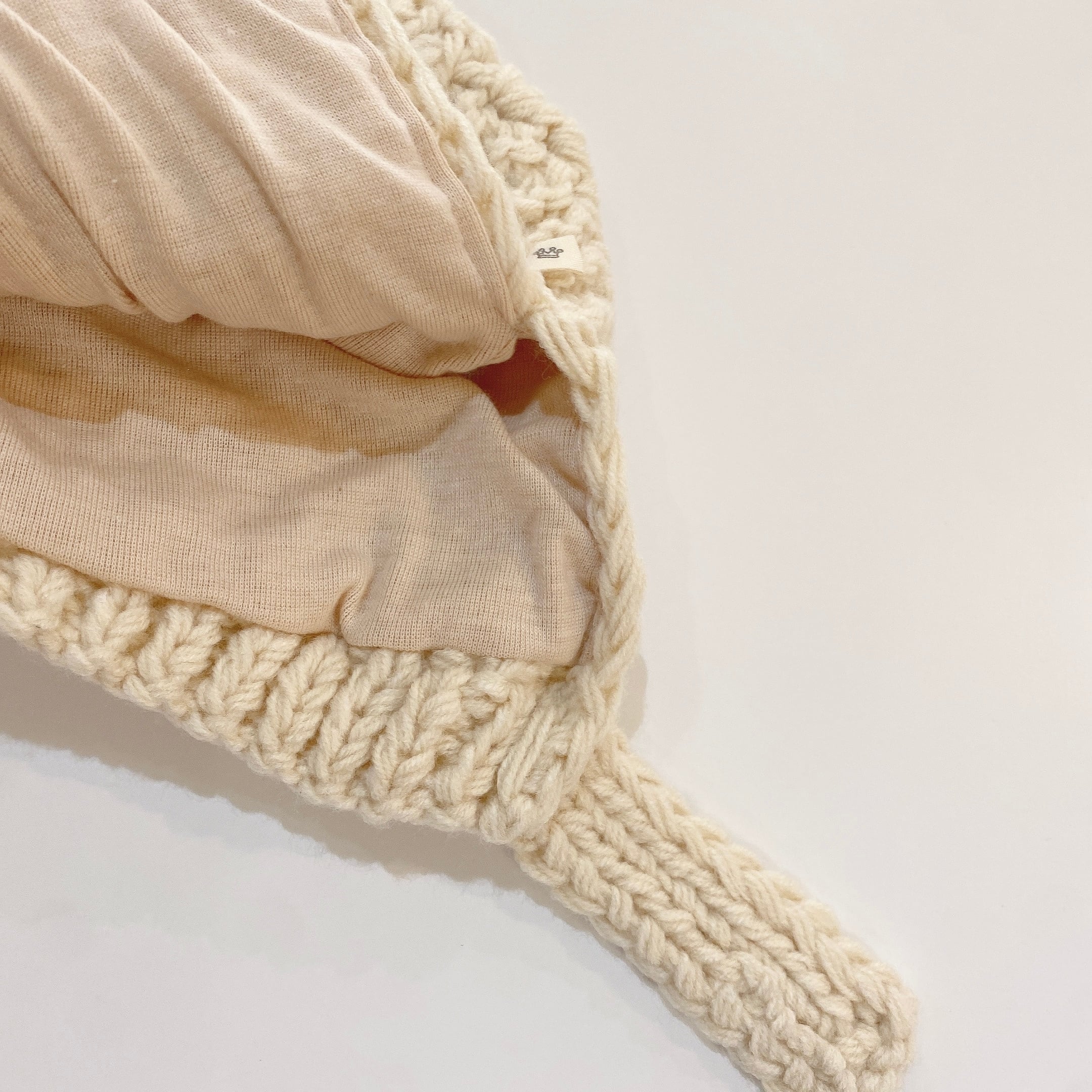 ぽんぽん付きニットボンネット