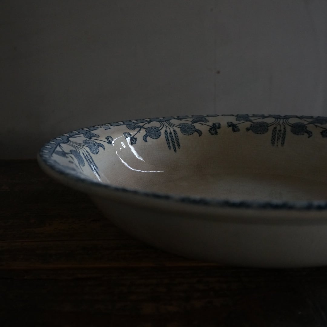 古いフランスの大きな陶器深皿