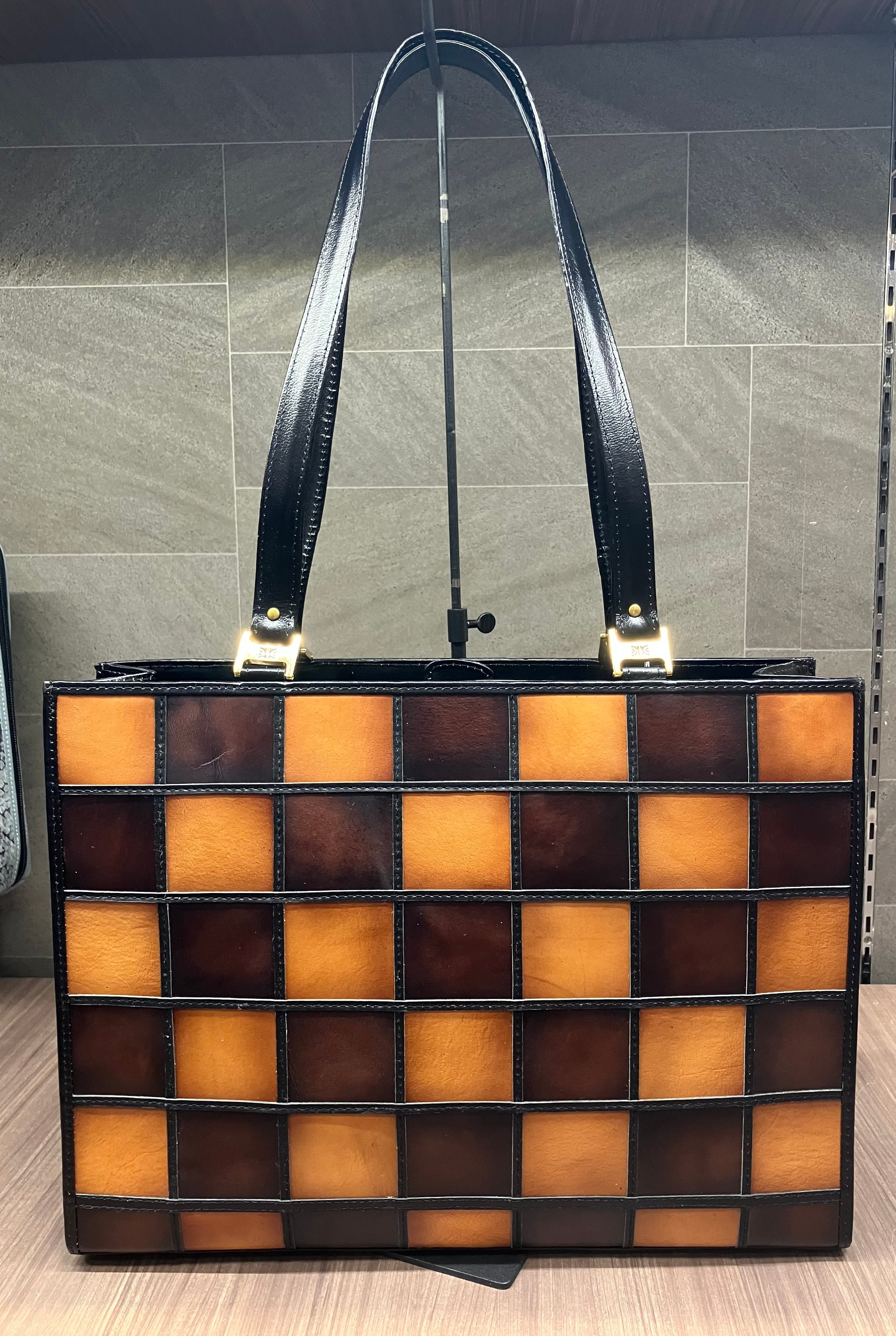 フルオーダー手彫りレザーバッグ 国産タンニン鞣し牛革メタリック調ソフトレザー 使用