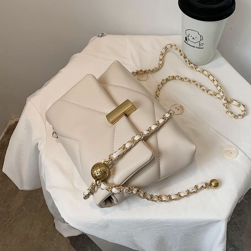 今年人気のレディースバッグ2020新しい流行のファッションワイルドインチェーンメッセンジャーバッグネットレッドスモールスクエアバッグ 手作りハンドバック90188916741