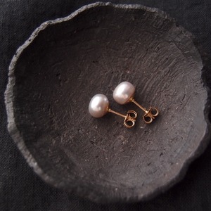 【K14gf】Baby Baroque Pearl  Earrings／Gray・ベビーバロックパール スタッドピアス（M）