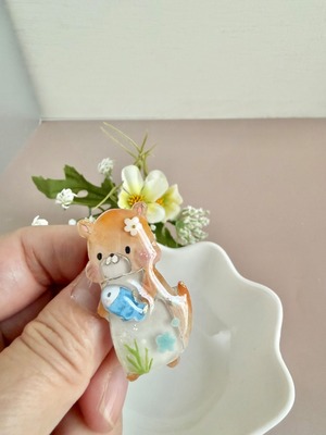 ブローチ『カワウソくんと魚さん』