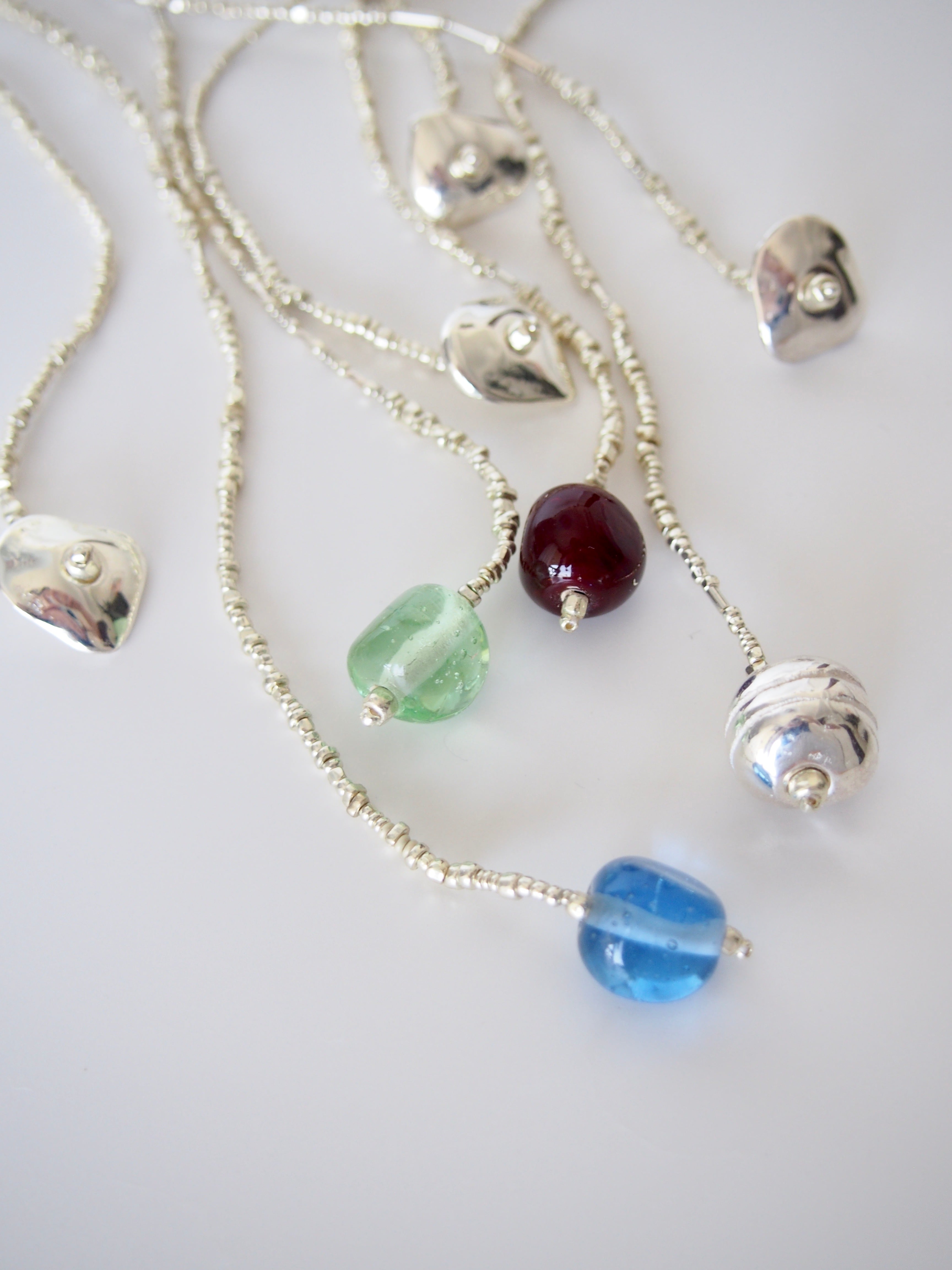 "Viora" Lariat necklace - India glass beads × Ceramic -