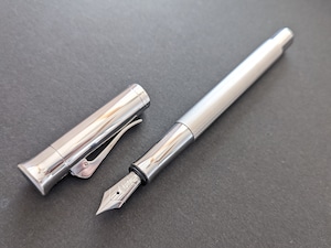 グラフフォン ファーバーカステル ギロシェ ロジウム グレイン・ドルジェ模様　Graf von Faber-Castell　（細字）　18K　　　　　02394