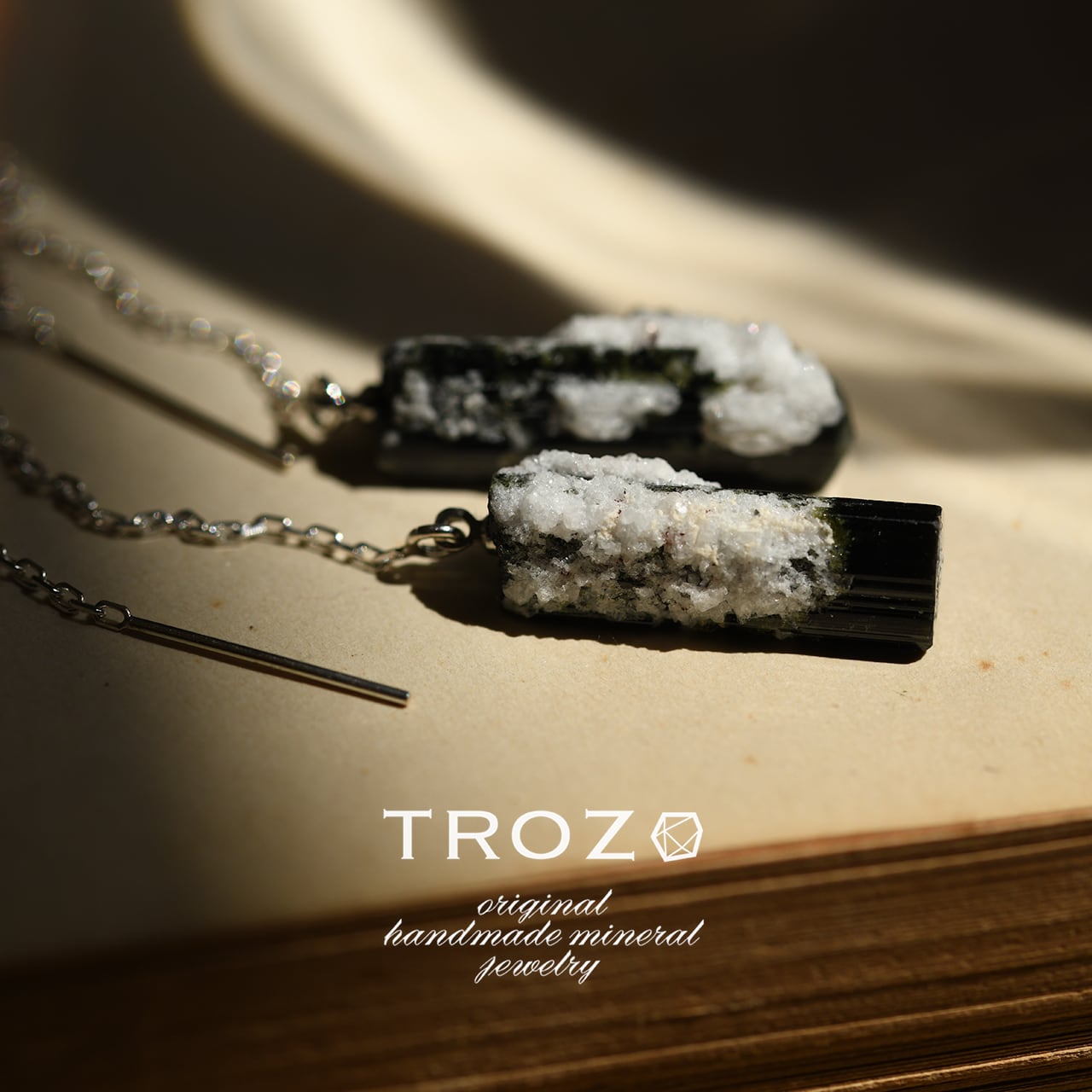 カルサイト | TROZO 鉱物原石の天然石アクセサリーブランド