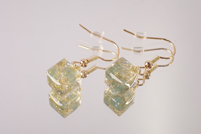 アパタイトレジンピアス　 [D4-144]