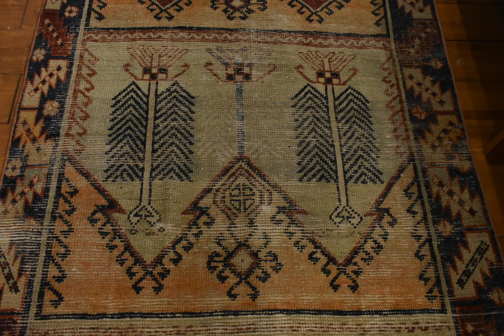 LR03109 Old tribal rug | lool(ロール)山口市にて北欧家具、不動産