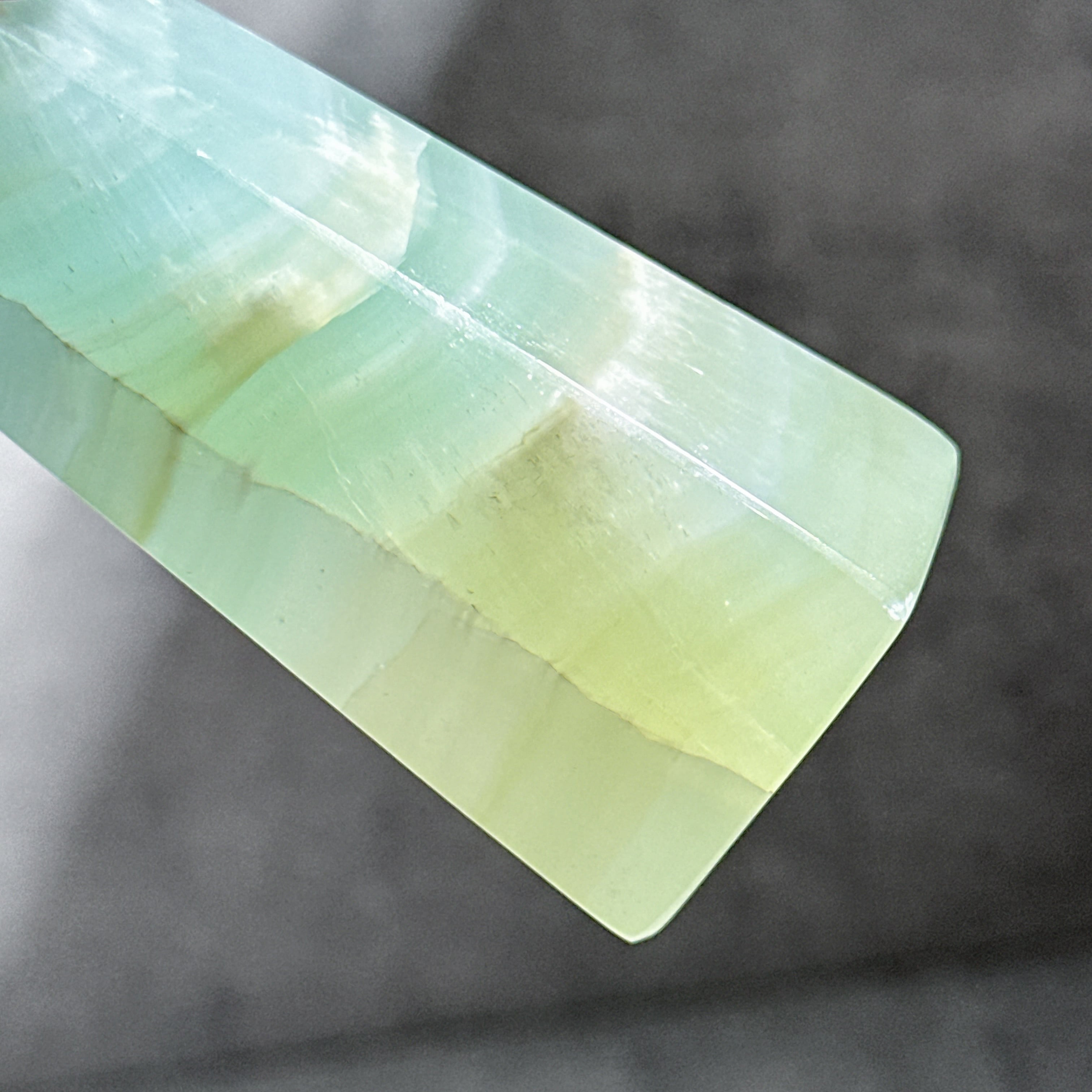 ピスタチオカルサイト タワー22◇Pistachio Calcite◇天然石・鉱物