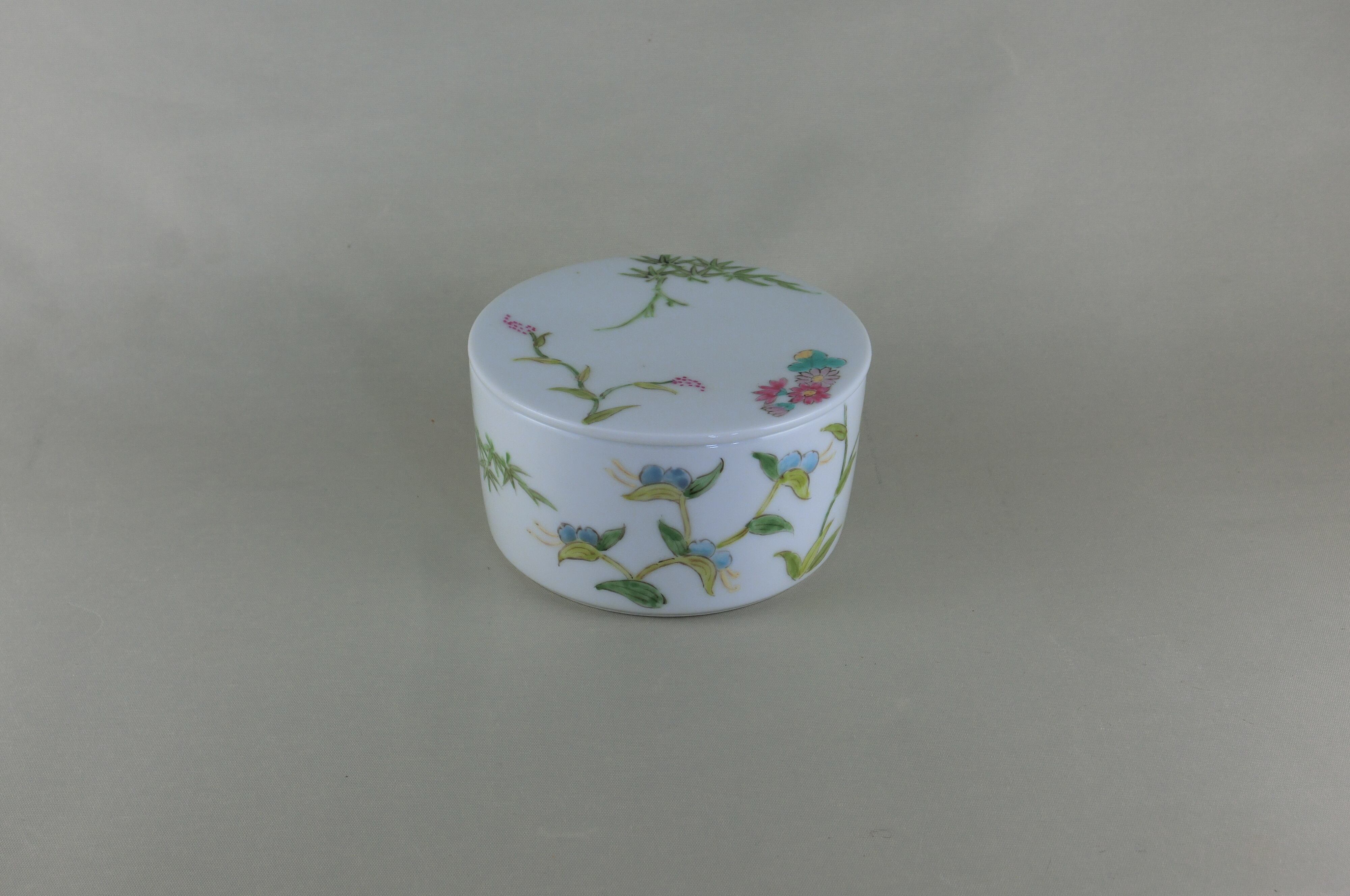 初秋の花ちらし　蓋物（しのえ工房）