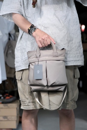 "SML" "SLIGHTLY" "SOFT HELMET BAG SS" "GREIGE"