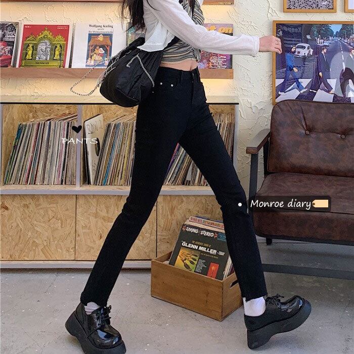 ブラックパンツ ハイウェストジーンズ スプリングルーズ レッド 春物 モンロー9213209526