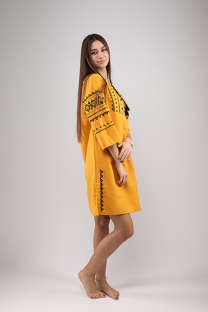 ウクライナ刺繍ヴィシヴァンカ・クラシック　七分袖　コロミヤ　手刺繍　麻　レディース・フリーサイズ