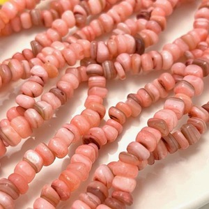 【1連】天然シェル　パステルカラーライトピンク染色ビーズ　さざれ　約100個　約28g
