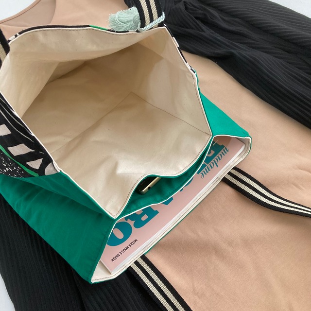 再販5回目・見て見て！バッグの中が３つにわかれているよ（グリーンフラワー）