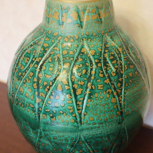 【アウトレット】有田焼　緑彩金叩菱紋　花瓶　(木箱付)　18-083