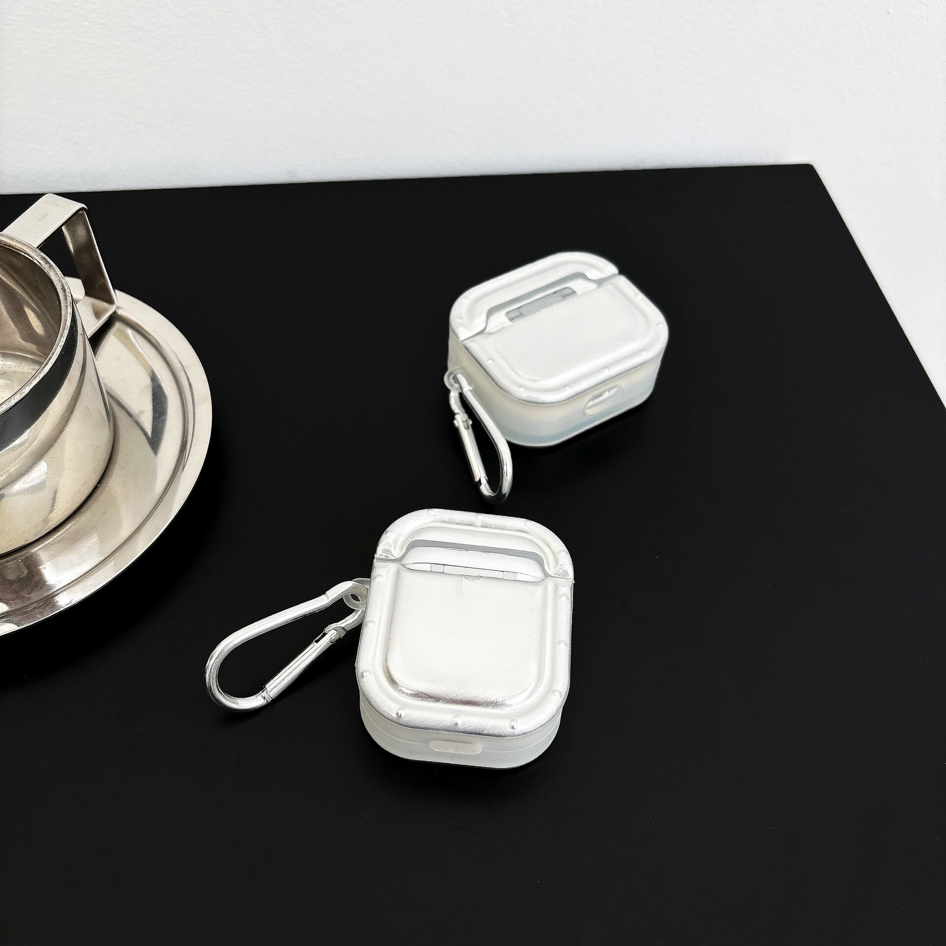 Airpodsケース】シルバーでお洒落さん◎フェザー AirPodsカバー