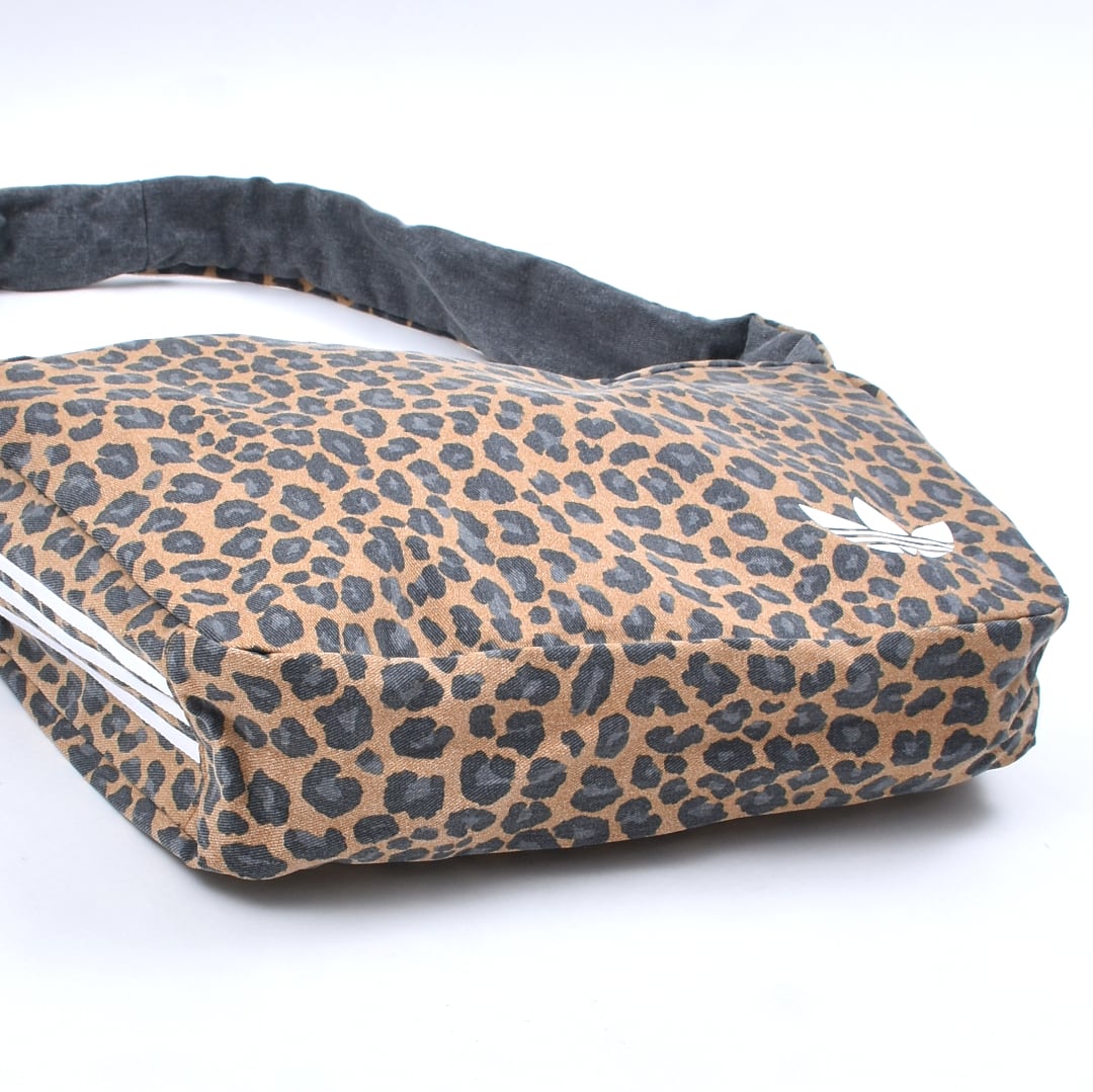 9/16新着】adidas レオパード柄ショルダーバッグ(ラージ