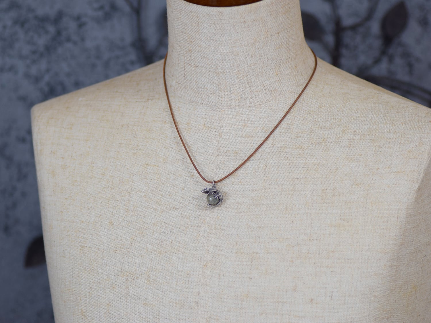 限定1点 クレステッドゲッコー(オウカンミカドヤモリ)玉ペンダント