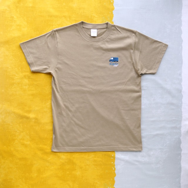 TshirtsComplex｜旅するPUNTO「刺繍Tシャツ／サンドカーキ」